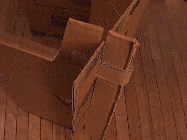 Support tab inserted in the back around the tab of the side.