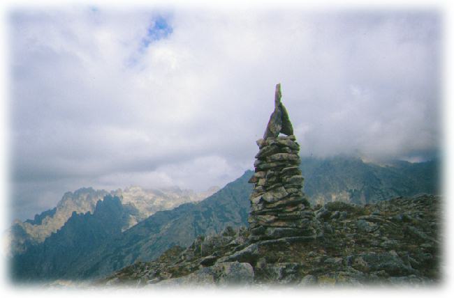 Tripod cairn