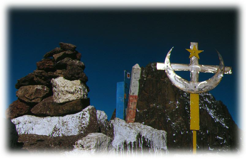 Cairn, summit and markers